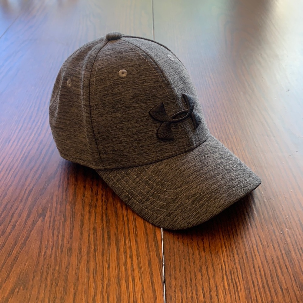 Under armor youth S hat